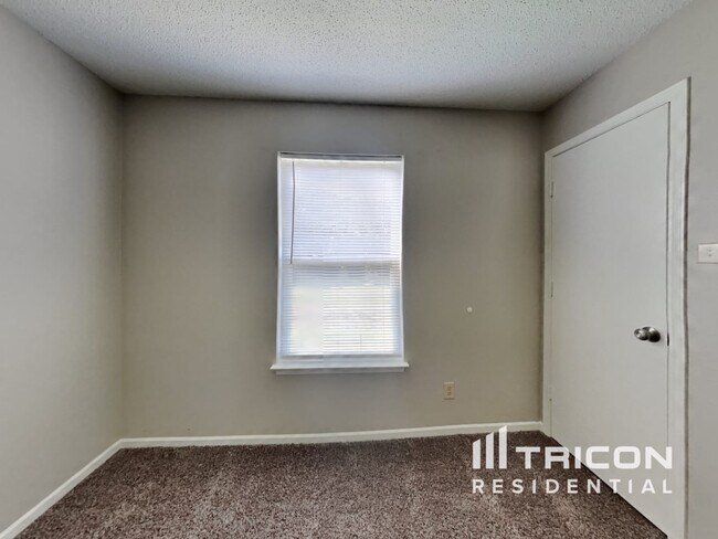 Building Photo - 2803 Redland Ln