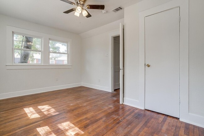 Building Photo - Large Newly Remodeled Home in Historic Fai...