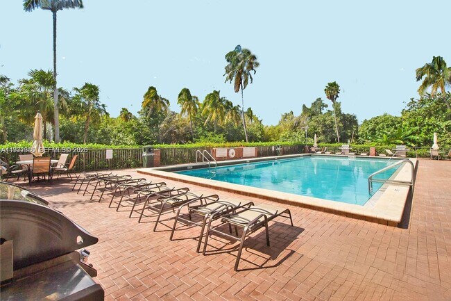 Building Photo - 151 Crandon Blvd