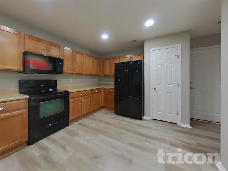 Building Photo - 6275 Wescroft Ave