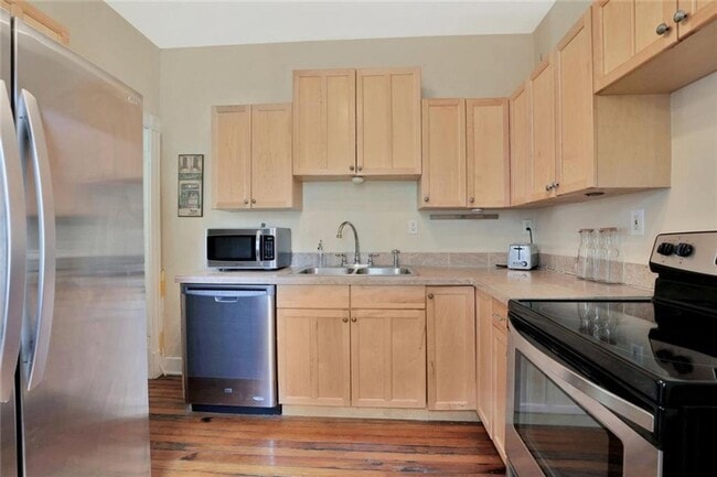 Building Photo - Great Bungalow for Rent!