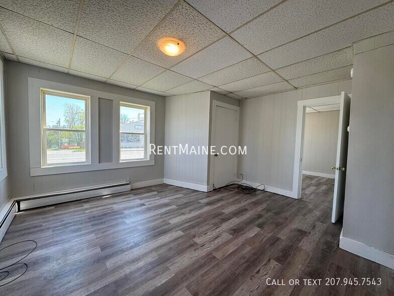 Building Photo - 172 College Ave