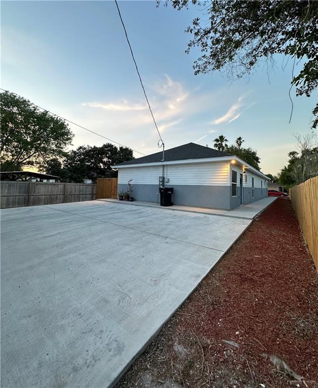 Building Photo - 2409 W Hackberry Ave