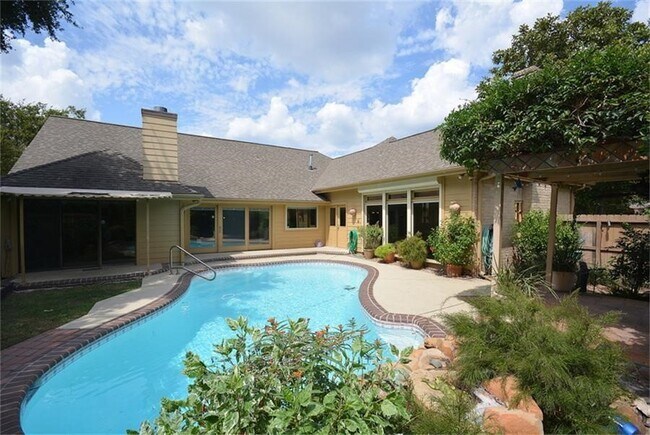 Building Photo - 13103 Rincon Dr