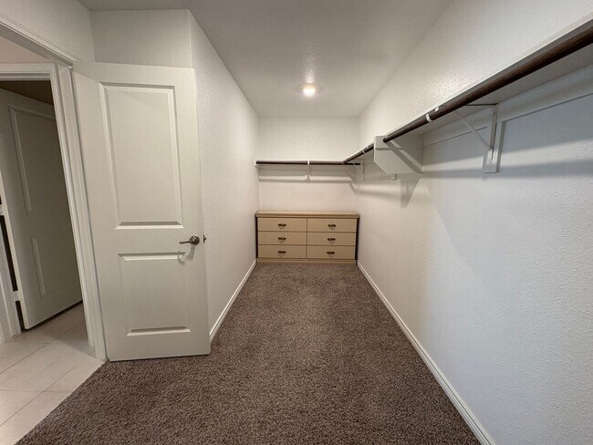 Building Photo - Pristine in Princeton!