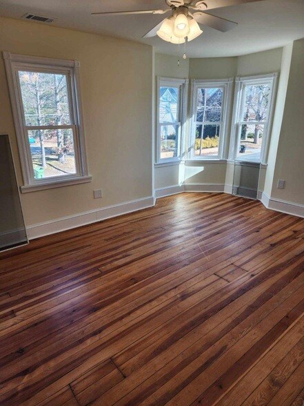 Building Photo - 522 S Broadway