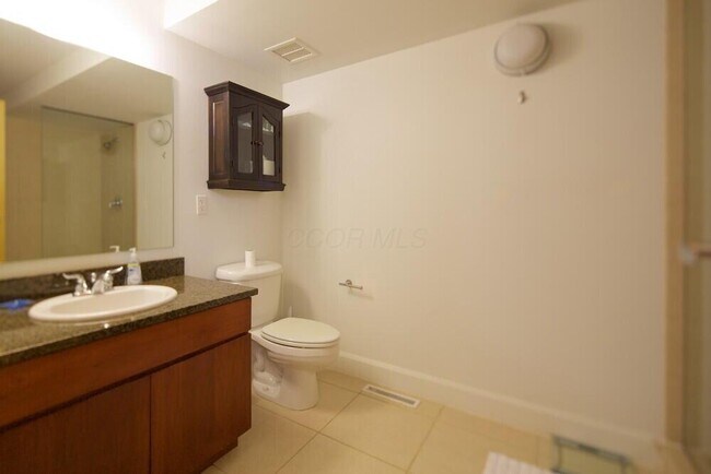 Building Photo - 106 N High St