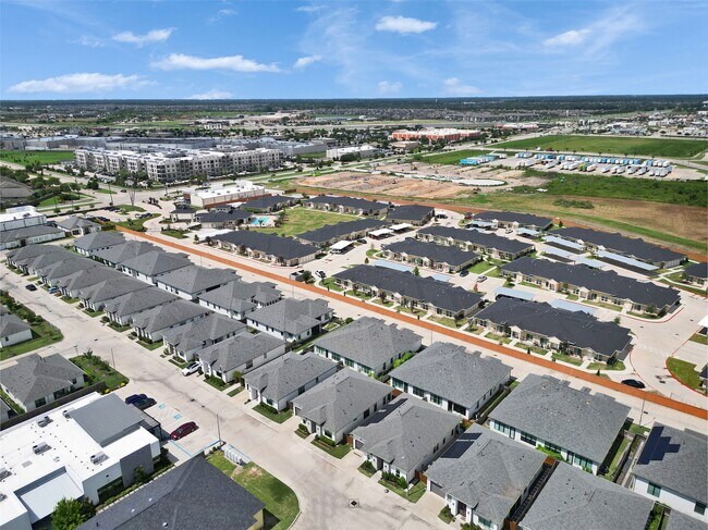 Building Photo - 10330 Grove Row Ave