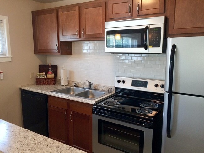 Interior Photo - Saxony Court