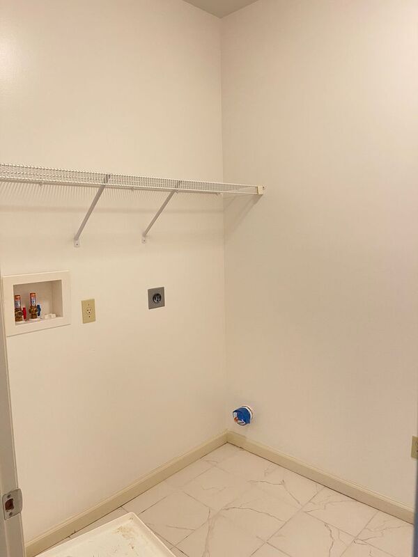 Building Photo - 1437 Bridgeport Terrace