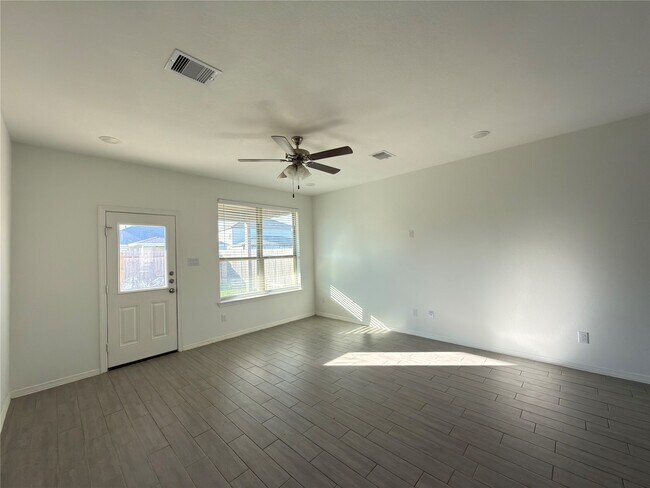 Building Photo - 5731 Tabula Rasa Dr