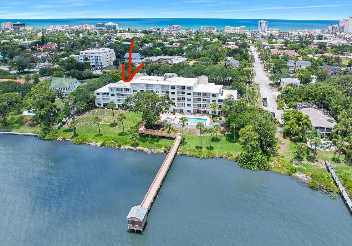 Red Arrow marks the spot - 711 N Halifax Ave