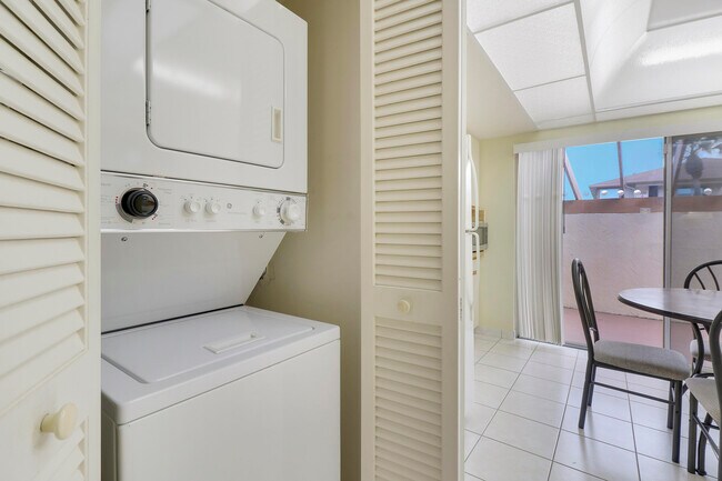 Building Photo - 13759 Date Palm Ct
