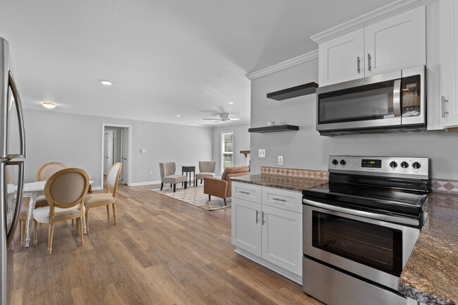 Building Photo - 1406 Pleasant Plains Rd