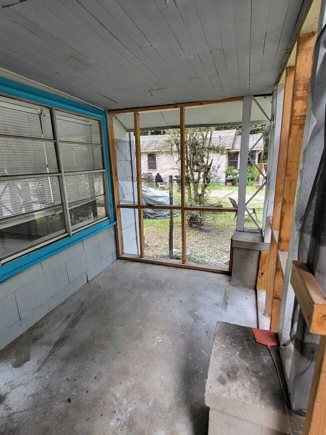Building Photo - 1008 Carn St