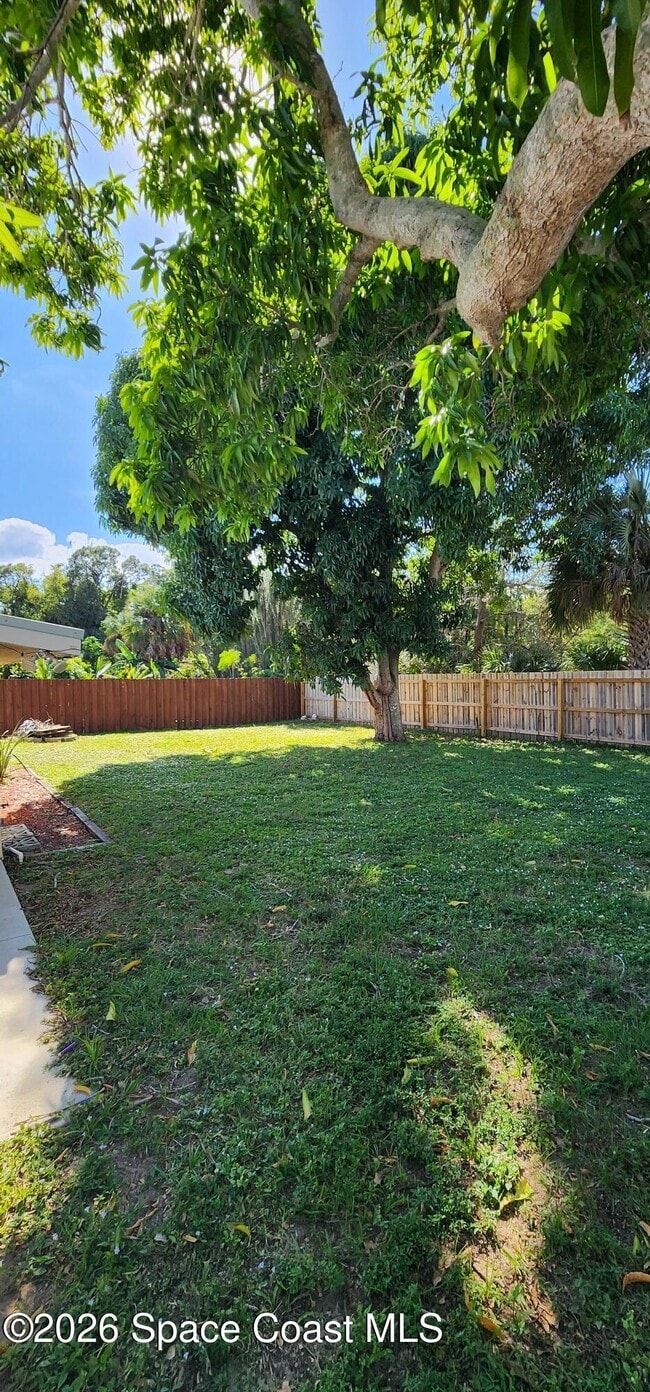 Building Photo - 1301 Lynne Dr