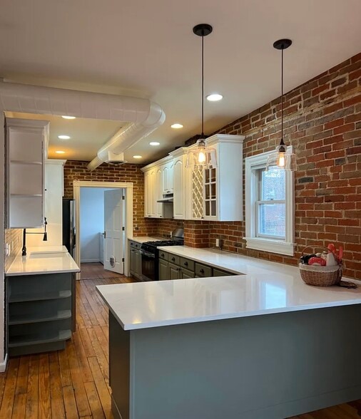 Building Photo - 624 E 18th Ave