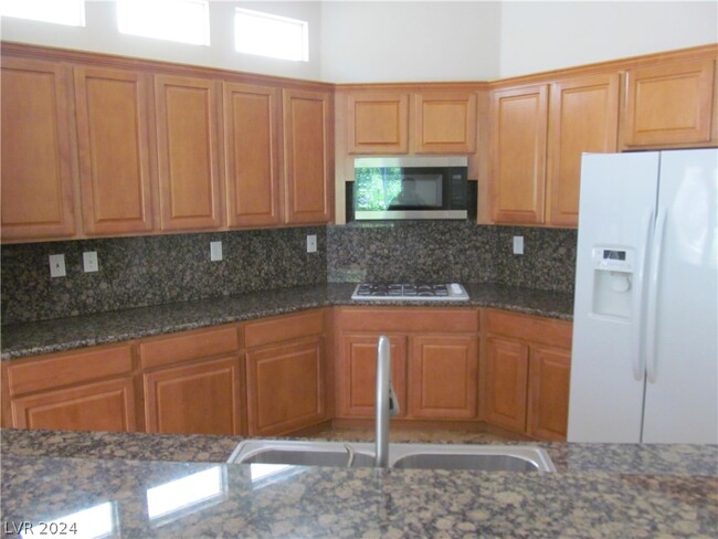 Building Photo - 7225 Fern Meadow St