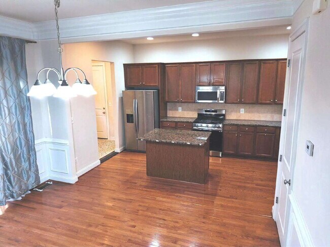 Building Photo - Luxurious Single-Family Home in Vibrant One Loudoun!