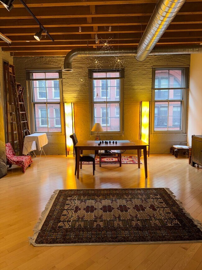 Building Photo - Beautifully 2-Bedroom Condo in Boston