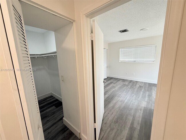 Building Photo - 4300 Landar Dr