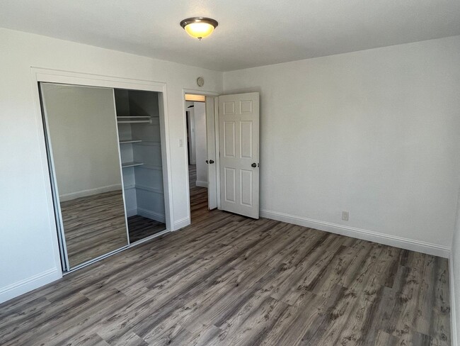 Building Photo - Renovated 2-Bedroom Home in El Sobrante wi...