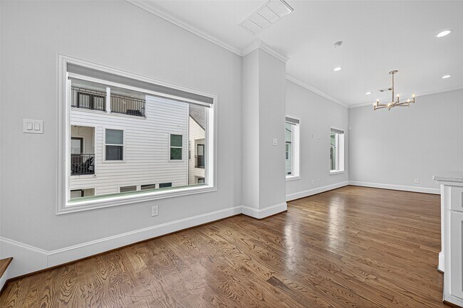 Building Photo - 1630 W 24th St