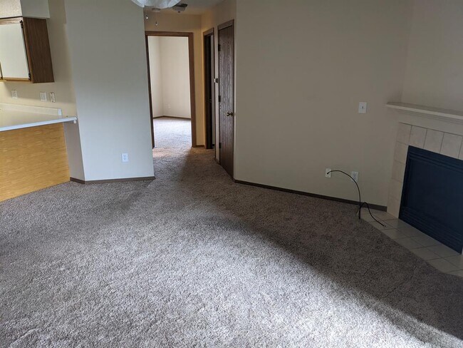 Building Photo - 205 5th St