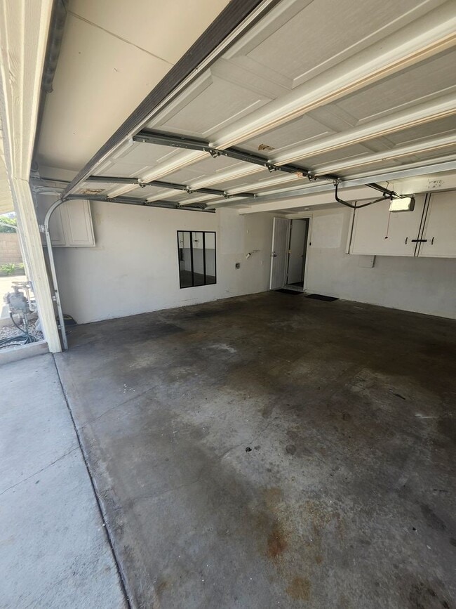 Building Photo - 3-Story Condo in West Covina