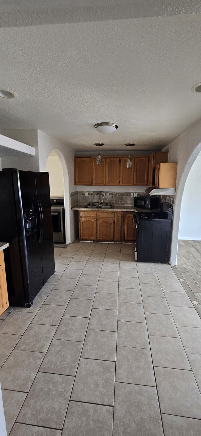 Building Photo - 315 W Palma St