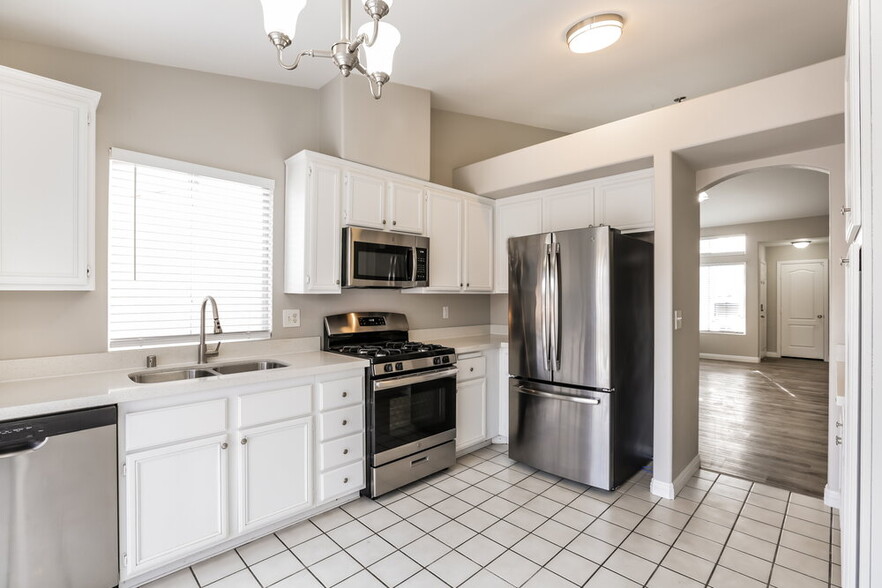 Building Photo - 1916 Fossil Butte Way