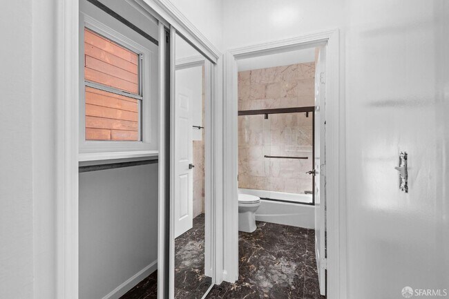 Building Photo - 318 Harriet St