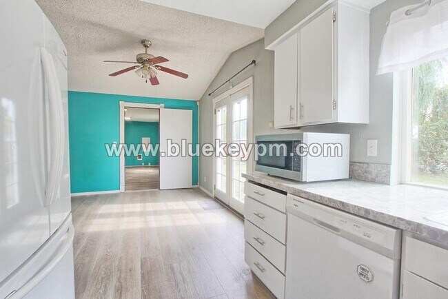 Building Photo - 3 Bed, 2 Bath Home Off SR 500 at NE 54th A...