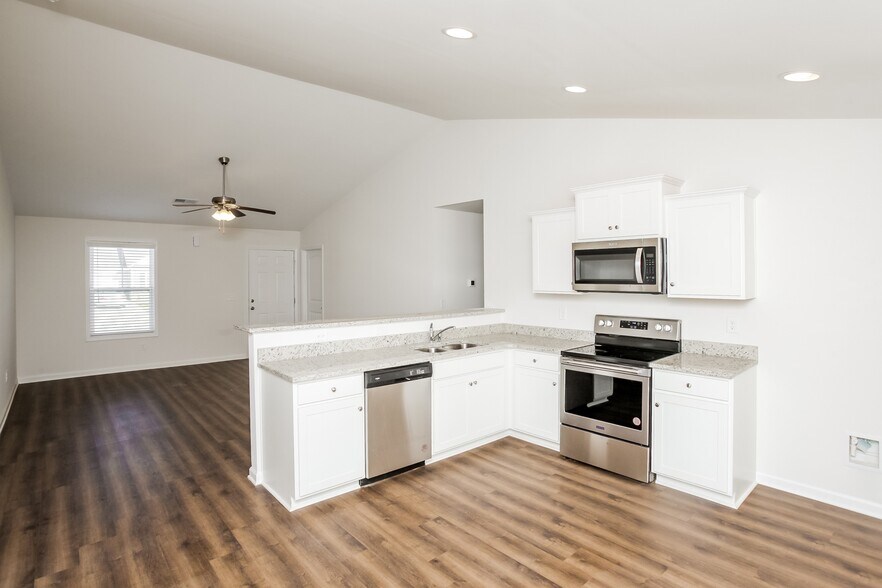 Building Photo - 490 Conifer St