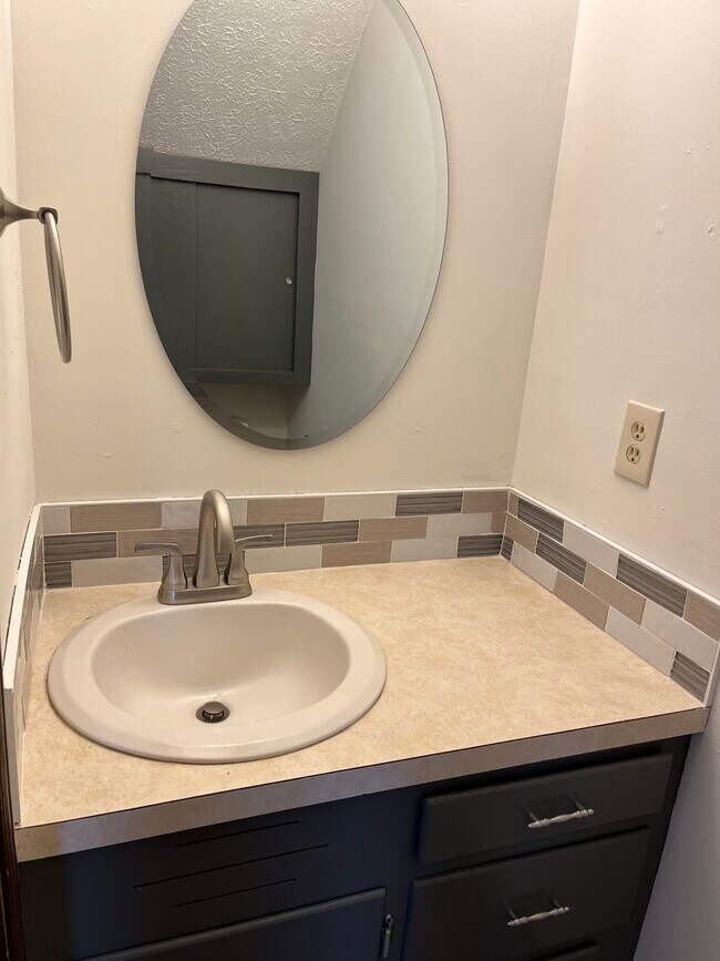 Building Photo - 224 Lindale Ave