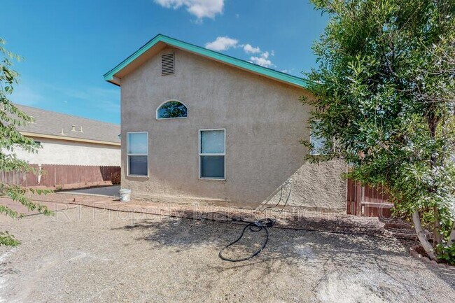 Building Photo - 745 Valley Meadows Dr