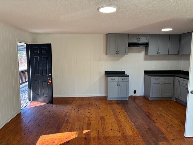 Building Photo - 1375 Lymon Reece Rd