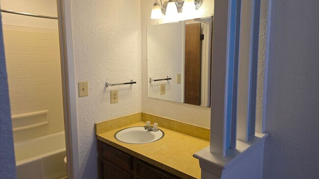 Building Photo - 113 Sasser Dr