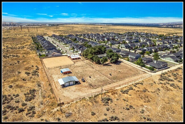 Building Photo - 3 Acre Horse Ranch & Home Rental SE Boise ...