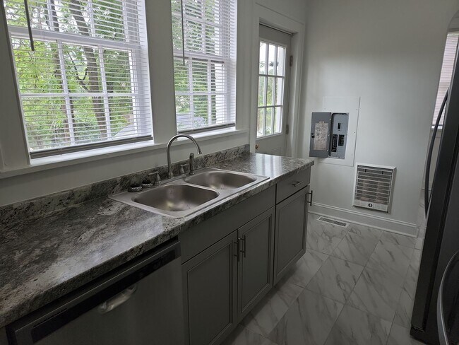Building Photo - Completely Remodeled Cottage style home fo...