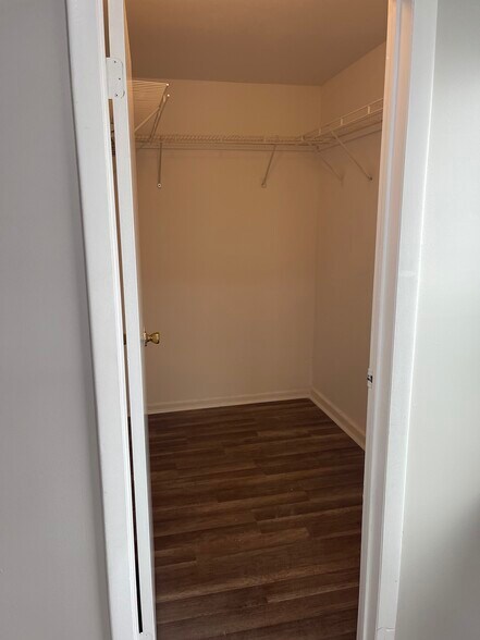 Building Photo - 700 N Franklin Blvd