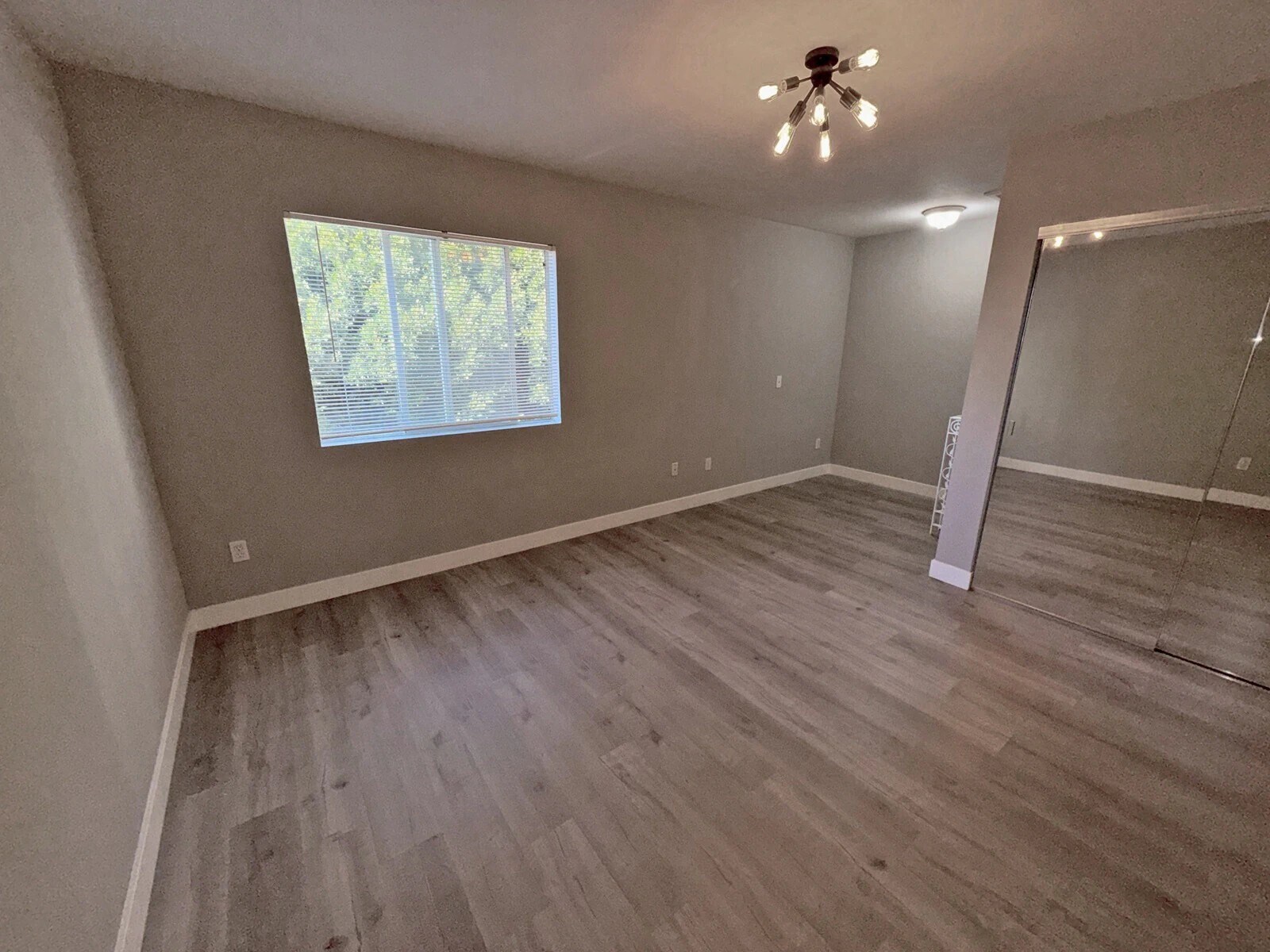 Building Photo - 1270 Stoner Ave