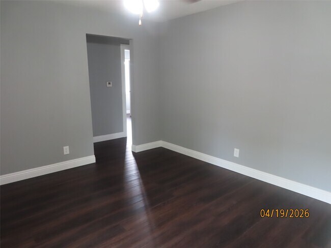 Building Photo - 10410 Broadstairs St