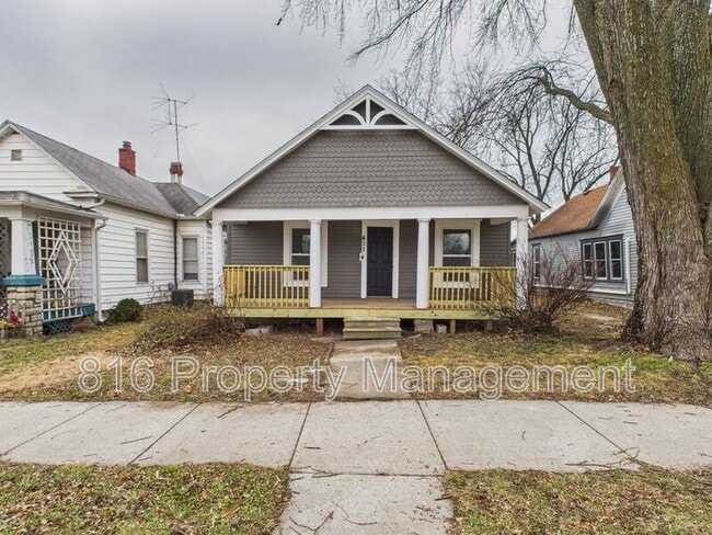 Building Photo - 411 Main St