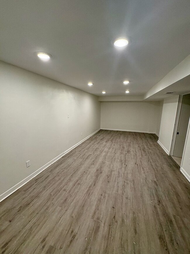 Building Photo - Charming & Cozy Ranch with Spacious Backya...