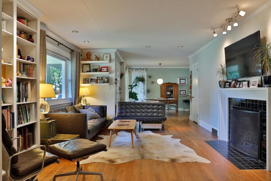 living - 627 mayview dr