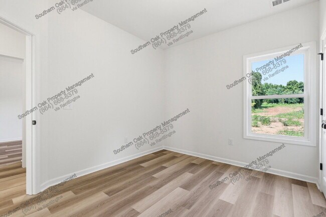 Building Photo - 209 Poplar Ln