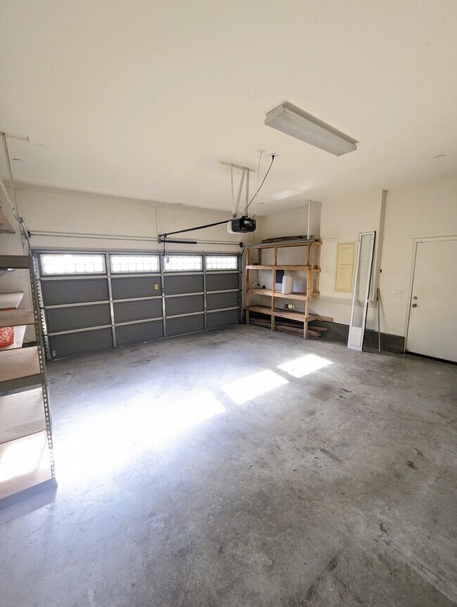 Building Photo - Very nice family home