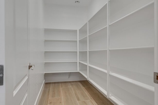 Building Photo - Welcome to your dream home located in the prestigious guard-gated community of Tuscany in Henderson!