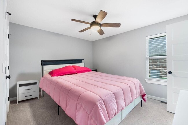 Building Photo - Beautiful 3 Bedroom Home w/ Flex Room!